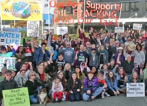 Hundreds protest in Olympia, Washington, against fracking materials bound for Standing Rock